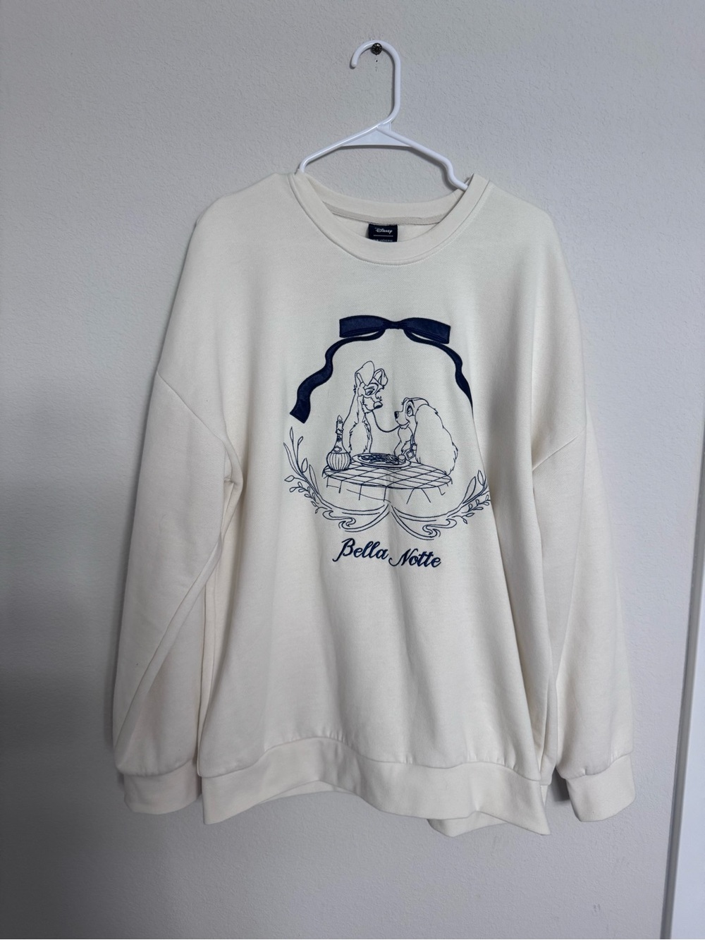 Our Universe Disney Lady and the Tramp Bella Notte Bow Crewneck White & Navy